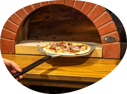 Meil on pitsa soojas